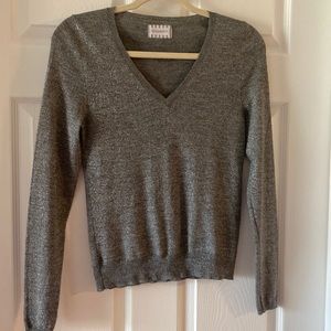 Italian design sweater 100 % fine wool never been worn